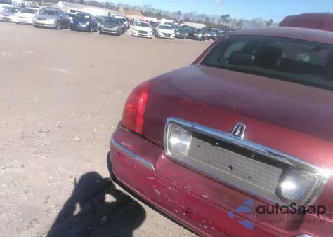 2011 Lincoln Town Car Executive L z USA, uszkodzony, nr VIN 2LNBL8EV6BX757150